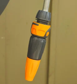 Auto-Retracting Hose Reel