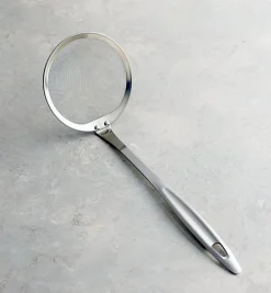 Fine-Mesh Skimming Ladle
