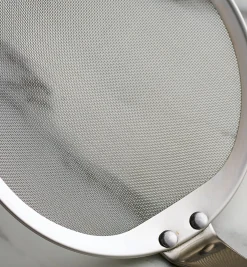 Fine-Mesh Skimming Ladle
