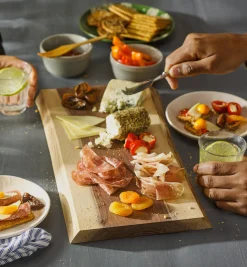 Lee Valley Make It Yourself Live-Edge Charcuterie Board Kit